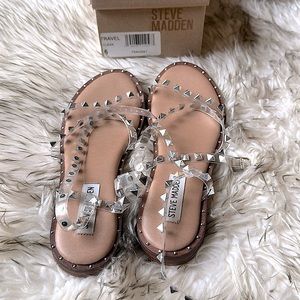 // Practacly brand new top selling Steve Madden Sandals ✨